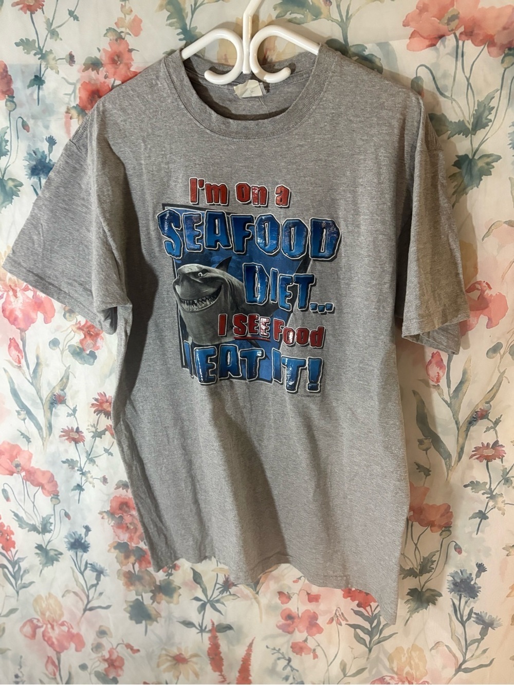 Vintage Gray Graphic 'Seafood Diet' Shark T‑Shirt - Picture 2 of 9